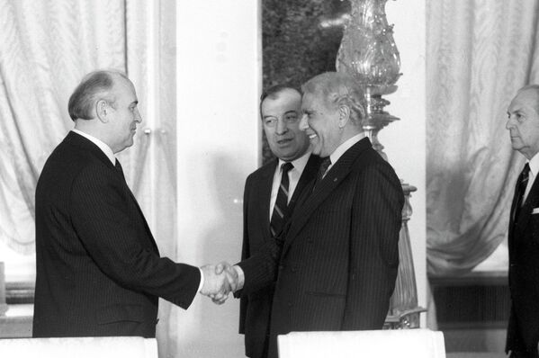 Chadli Bendjedid, Président de la République algérienne lors de sa rencontre avec Mikhaïl Gorbatchev, le 1er mars 1986 - Sputnik Afrique