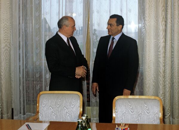 Mikhaïl Gorbatchev et Hosni Moubarak lors d’une rencontre à Moscou, le 15 mai 1990 - Sputnik Afrique