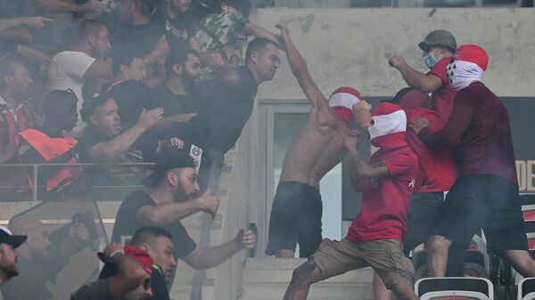 Des supporters de foot en décousent dans le stade niçois de l’Allianz Riviera - Sputnik Afrique