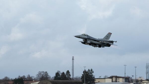 This image released by the US Department of Defense shows a US Air Force F-16 Fighting Falcons departing Spangdahlem Air Base, Germany, on February 11, 2022, for Fetesti Air Base in Romania. - Sputnik Afrique