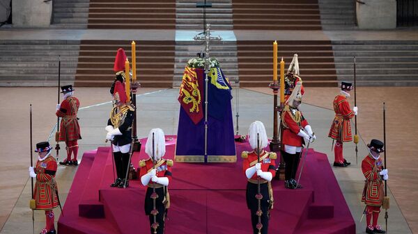 La cérémonie publique d’adieu à Élisabeth II au palais de Westminster - Sputnik Afrique