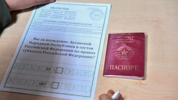 Un bureau de vote à Lougansk lors du référendum sur l’adhésion à la Russie - Sputnik Afrique