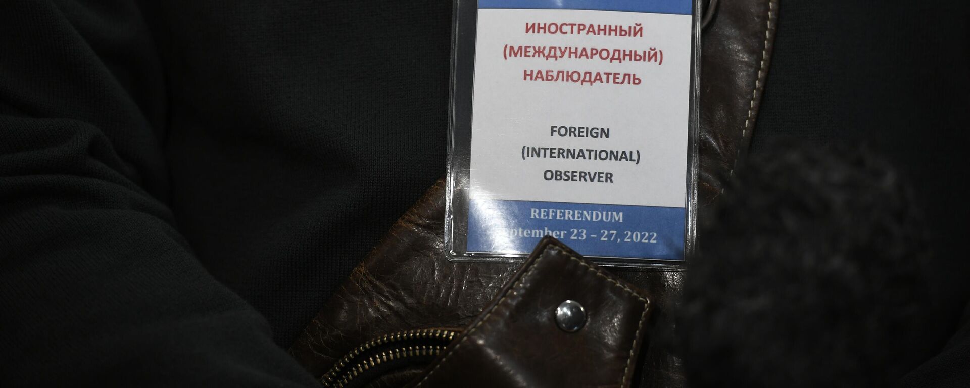 Le badge d'un observateur international des référendums sur l'adhésion des Républiques du Donbass, des régions de Zaporojié et de Kherson à la Russie - Sputnik Afrique, 1920, 25.09.2022
