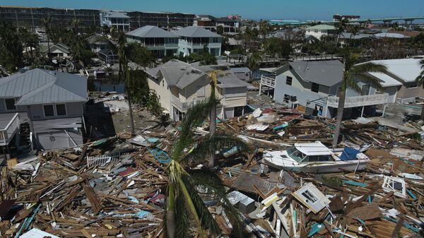 Des maisons endommagées après le passage de l’ouragan Ian à Fort Myers Beach, en Floride - Sputnik Afrique
