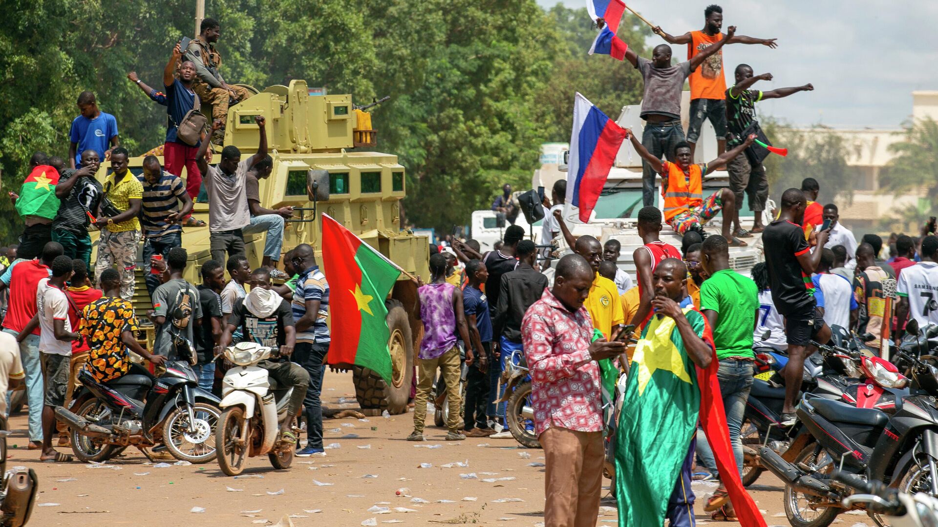 Une manifestation au Burkina Faso, le 2 octobre 2022 - Sputnik Afrique, 1920, 21.12.2022