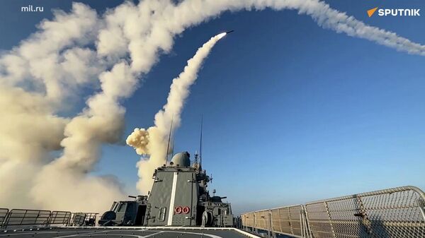 Salve de missiles russes contre un dépôt d’armements occidentaux près de Lvov - Sputnik Afrique