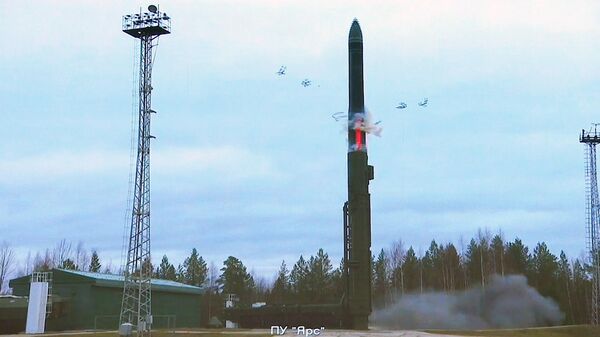 Lancement d'un missile balistique intercontinental RS-Iars. Image d'illustration - Sputnik Afrique