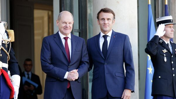 Emmanuel Macron et Olaf Scholz, le 26 octobre 2022, à Paris - Sputnik Afrique