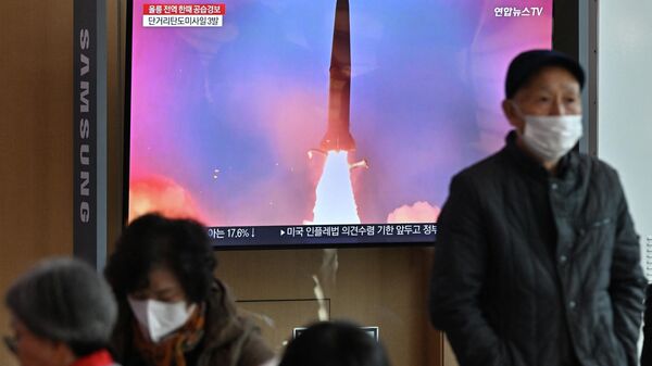 La Corée du Nord tire au moins 10 missiles de types variés - Sputnik Afrique