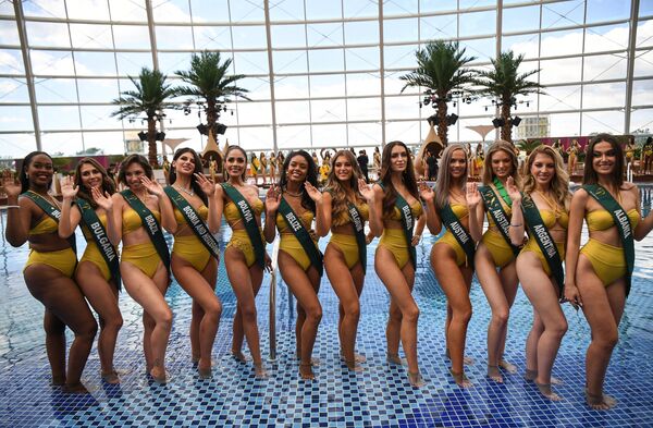 Les candidates au concours de beauté Miss Terre posent pour des photos lors d&#x27;une présentation à la presse à Manille, le 14 novembre 2022. - Sputnik Afrique