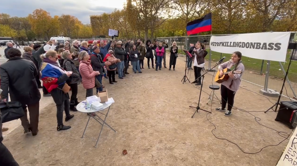 Un rassemblement en soutien au Donbass, Paris 19 novembre 2022 - Sputnik Afrique