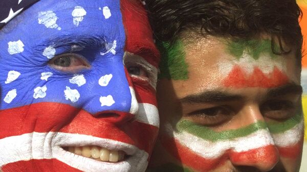 Des supporters américain et iranien, lors du match du 21 juin 1998 - Sputnik Afrique