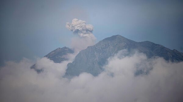 l’éruption du volcan Semeru, l’île de Java - Sputnik Afrique