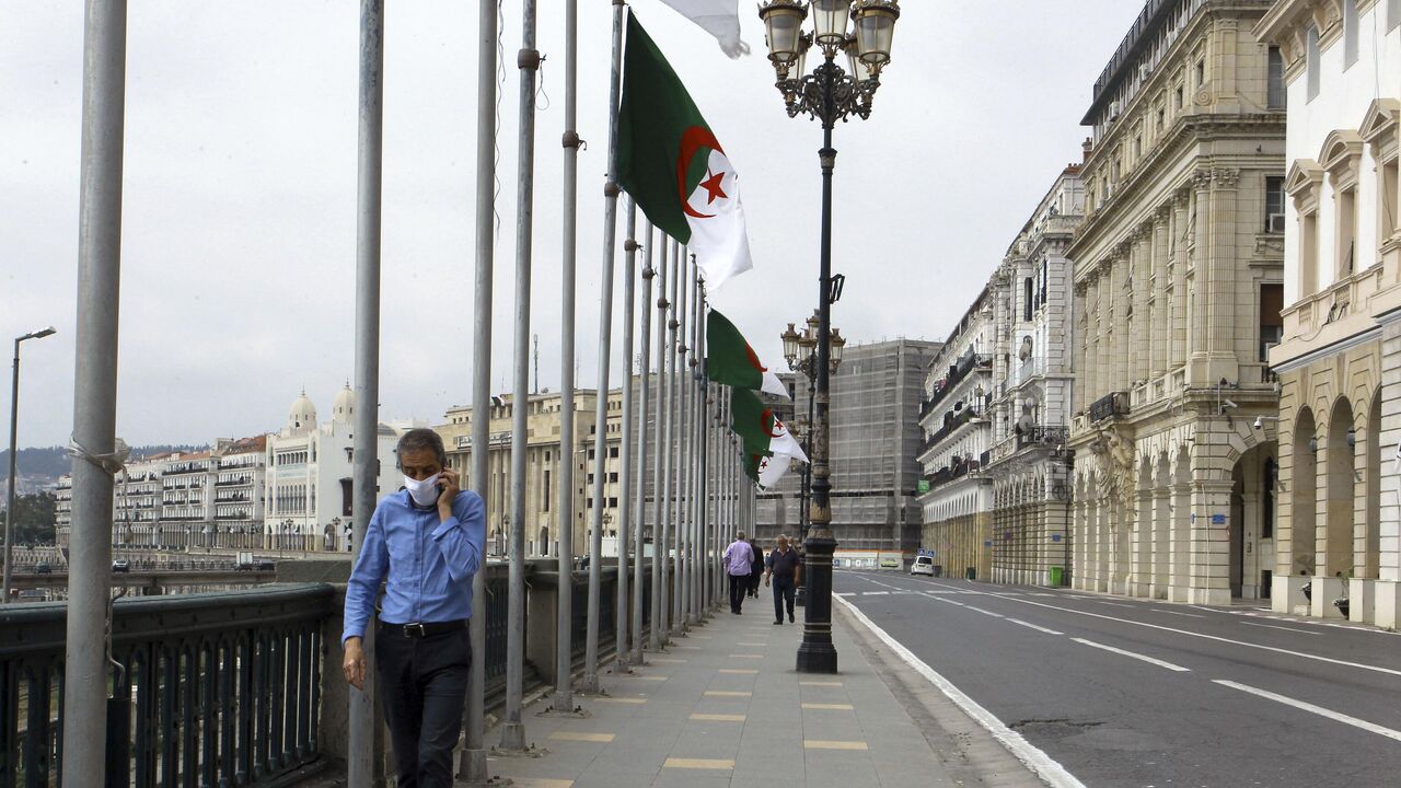 En Algérie, la célèbre statue 