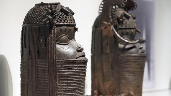 Des bronzes du Benin exposés au Musée Himboldtforum de Berlin le 15 septembre 2022 - Sputnik Afrique