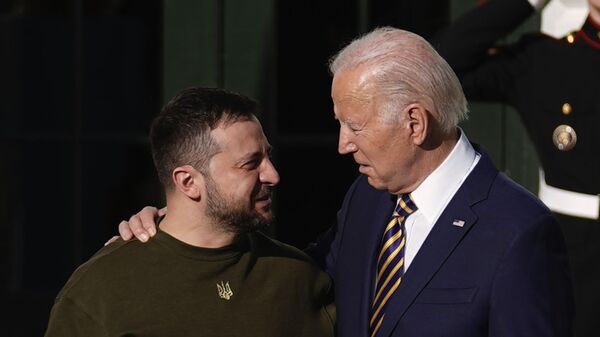 Volodymyr Zelensky et Joe Biden, le 21 décembre à Washington - Sputnik Afrique