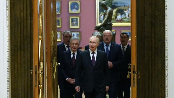 Vladimir Poutine et des participants au sommet informel des chefs d'État des pays membres de la CEI - Sputnik Afrique