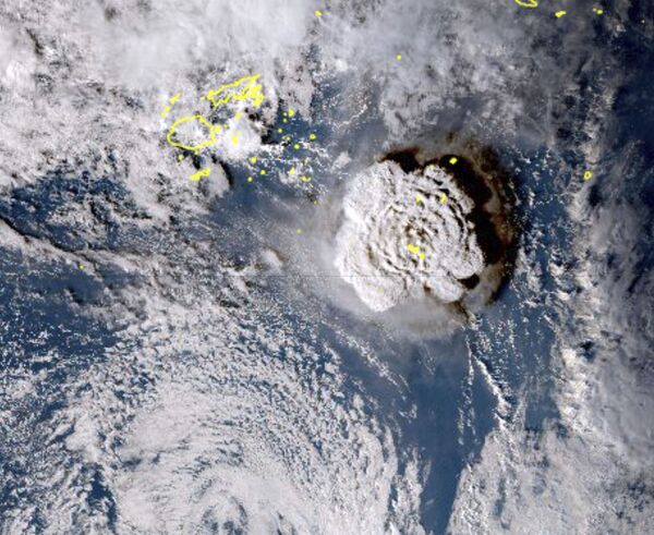 À la mi-janvier, un volcan sous-marin est entré en éruption près du Royaume de Tonga, dans l’océan Pacifique. Les vagues du tsunami, d’un mètre de haut, ont atteint les côtes de nombreux pays, de la Nouvelle-Zélande et l’Australie à la Californie. Sur la photo: l’éruption, immortalisée par le satellite météorologique japonais Himawari-8 le 15 janvier. - Sputnik Afrique