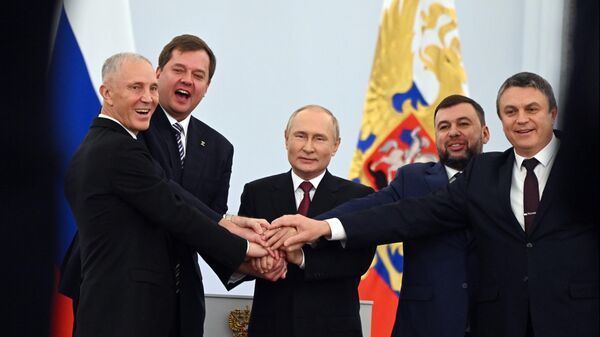 Le 30 septembre, Vladimir Poutine a signé des traités sur l’entrée des Républiques populaires de Donetsk et de Lougansk, des régions de Zaporojié et de Kherson dans la Fédération de Russie. - Sputnik Afrique