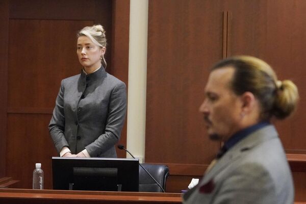 Le plus grand scandale de l’année a été le procès entre Johnny Depp et Amber Heard: l’acteur a intenté un procès en diffamation contre son ex-femme et l’a gagné. - Sputnik Afrique