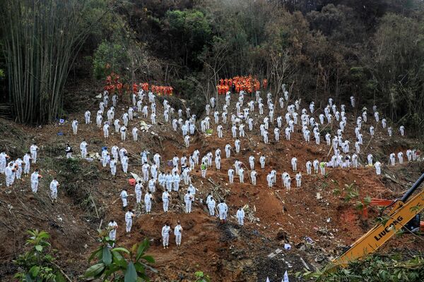 Le 21 mars, le Boeing 737-800 s’est écrasé dans le sud de la Chine, à 300 km de sa destination. Les 132 passagers (123 civils et 9 membres d’équipage) ont été tués. - Sputnik Afrique