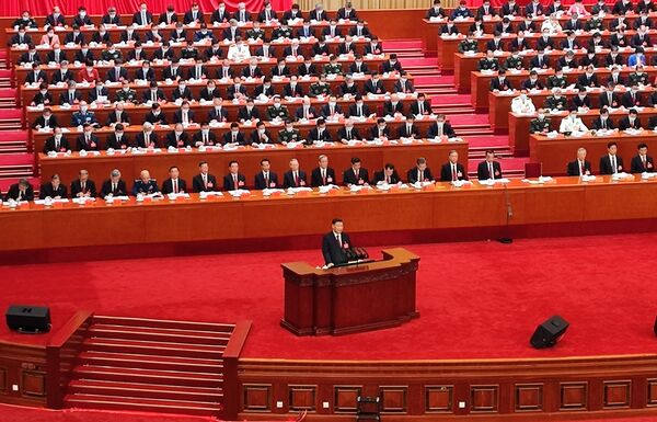 Les 16-22 octobre, le 20ème Congrès national du Parti communiste chinois s’est tenu à Beijing. Sur la photo: Secrétaire Général du Comité Central du PCC et Président, Xi Jinping s’exprime à l’ouverture du Congrès. - Sputnik Afrique