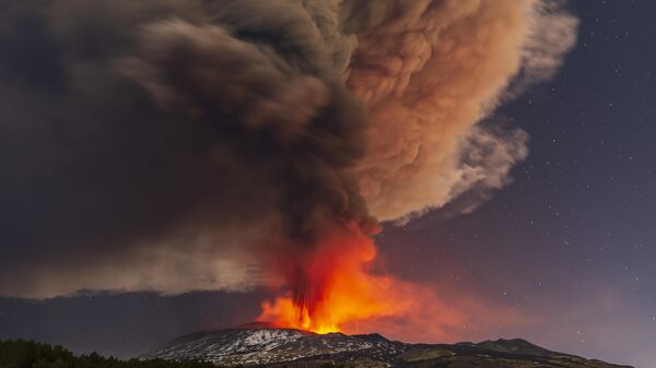 Fin février, l'Etna est de nouveau entré en éruption en Sicile. C'est le volcan le plus actif d'Europe. - Sputnik Afrique