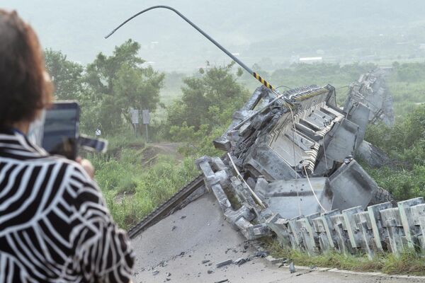 En septembre, un tremblement de terre de magnitude 7,2 a détruit le pont de Kaoliao, dans l’est de Taïwan. - Sputnik Afrique