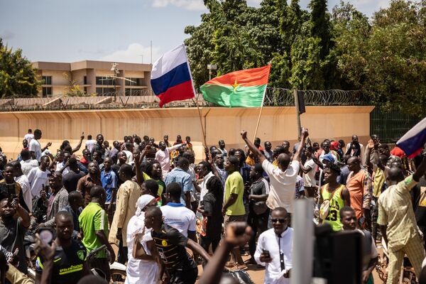 Le 30 septembre, un autre coup d’État a eu lieu au Burkina Faso. Paul-Henri Sandaogo Damiba est renversé. Un autre militaire, le capitaine Ibrahim Traoré devient Président de la transition. - Sputnik Afrique