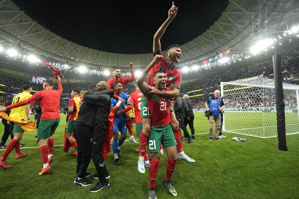 Le Maroc est devenu la première équipe africaine à atteindre la demi-finale de la Coupe du monde de football en battant le Portugal en quart de finale le 10 décembre. - Sputnik Afrique