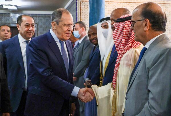 Les 24-28 juillet, le ministre russe des Affaires étrangères, Sergueï Lavrov, a effectué une tournée de cinq jours en Afrique. Il a rencontré les dirigeants de quatre États, l’Égypte, le Congo, l’Ouganda et l’Éthiopie, ainsi que des représentants de la Ligue des États arabes et de l’Union africaine. Sur la photo: la visite de Sergueï Lavrov en Afrique. - Sputnik Afrique