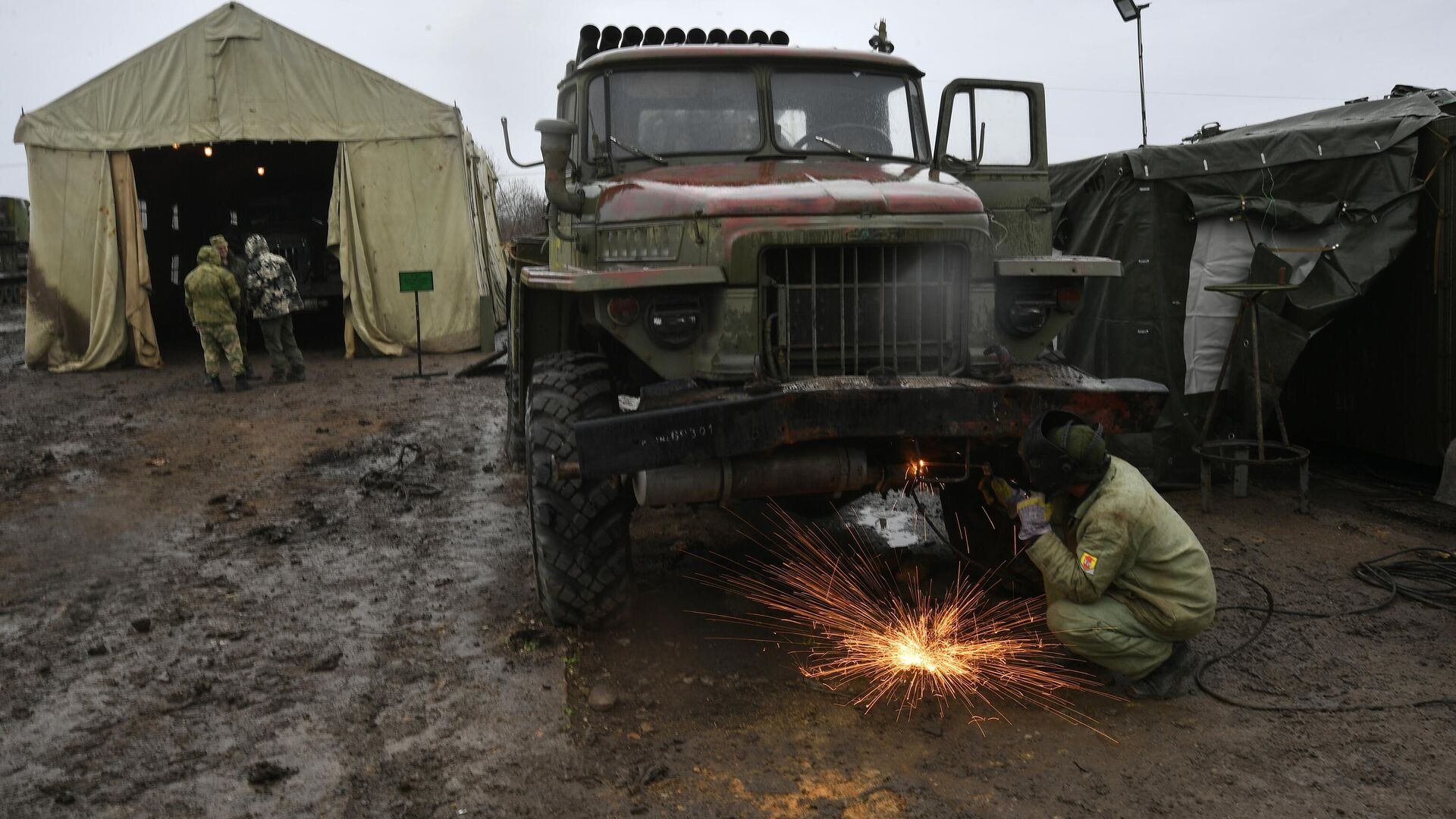 Travaux de réparation du matériel militaire russe dans la zone de l'opération militaire, sur l'axe de Kherson - Sputnik Afrique, 1920, 14.01.2023