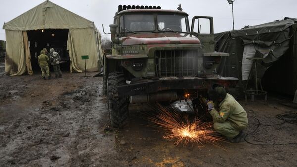 Travaux de réparation du matériel militaire russe dans la zone de l'opération militaire, sur l'axe de Kherson - Sputnik Afrique