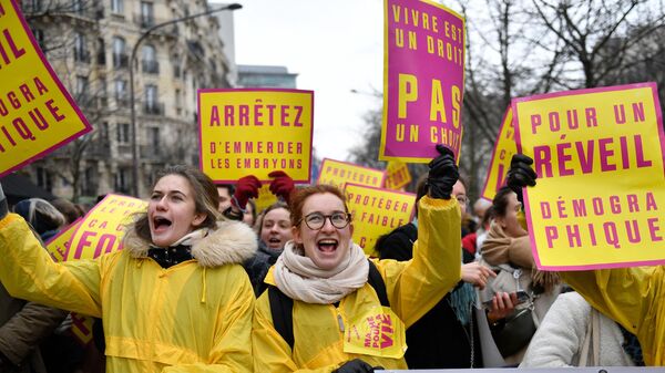 Une marche à Paris contre l'inscription du droit à l'avortement dans la Constitution (archive photo) - Sputnik Afrique