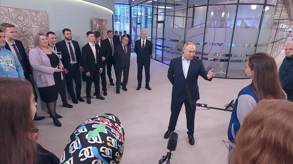 Vladimir Poutine a échangé avec des jeunes de l'Université d'Etat de Moscou, le 25 janvier 2023 - Sputnik Afrique