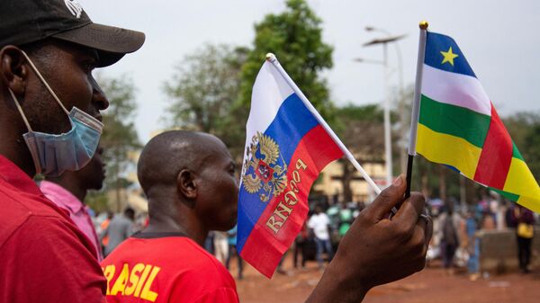 Des drapeaux russe et centrafricain - Sputnik Afrique