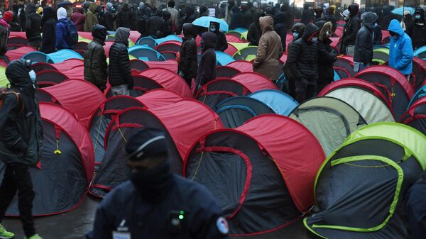 Des tentes de migrants à Paris, en décembre 2022 - Sputnik Afrique