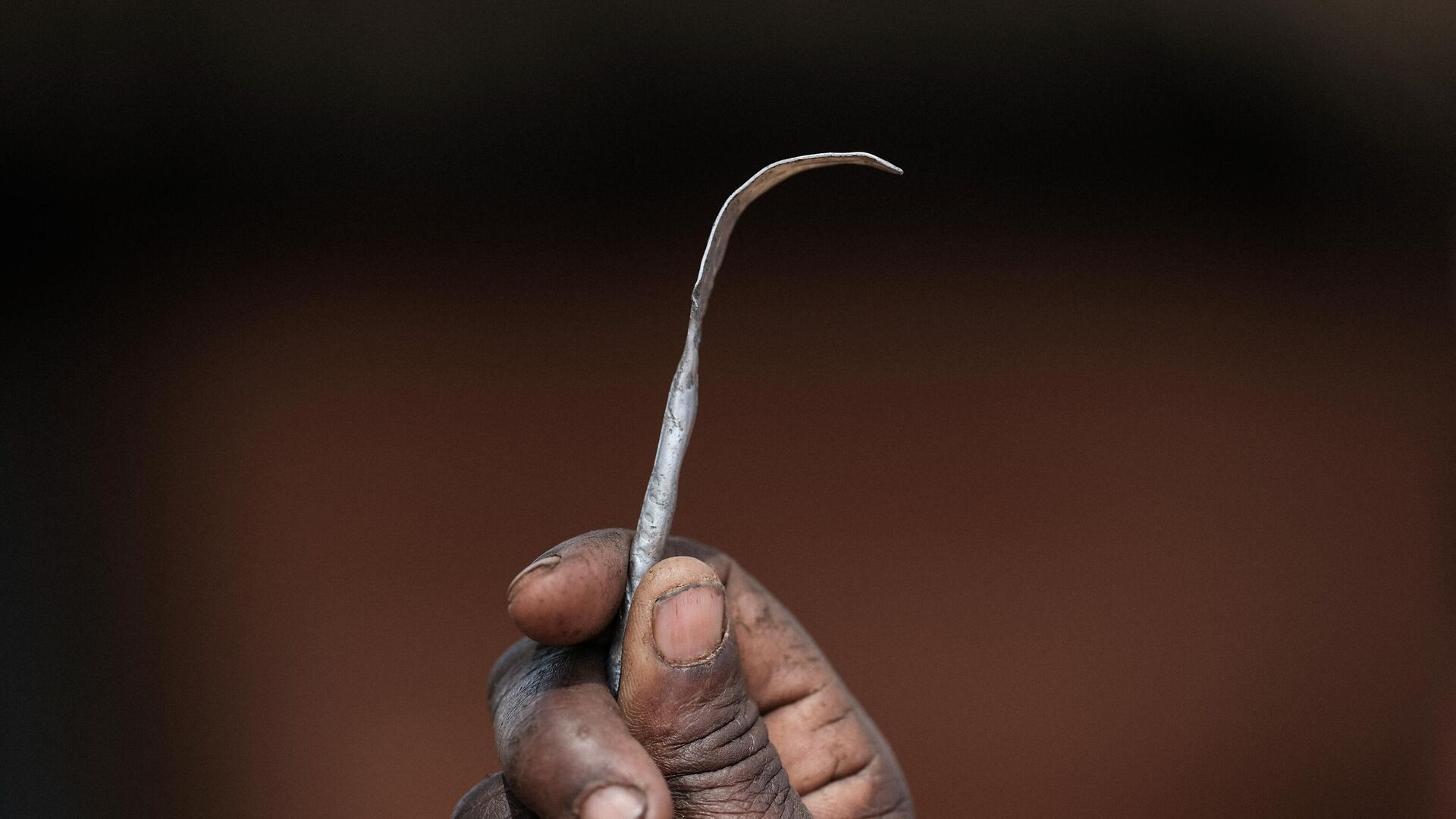 Un outil fait maison à partir d'un clou utilisé pour les MGF - Sputnik Afrique, 1920, 06.02.2023