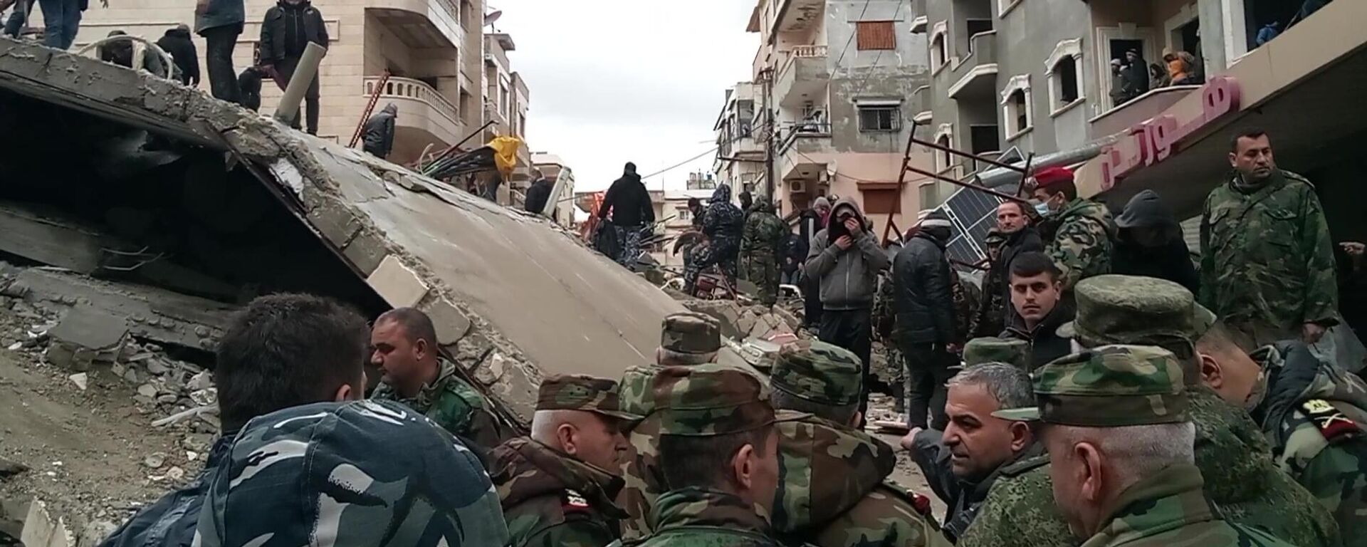 Des soldats russes aident les Syriens à sauver les survivants et à déblayer les décombres après le séisme du 6 février 2023 - Sputnik Afrique, 1920, 07.02.2023