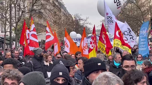 Réforme des retraites: des milliers de Parisiens défilent ce 11 février 2023 - Sputnik Afrique