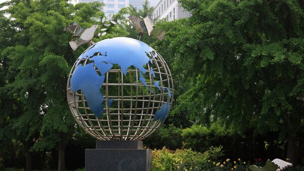 Скульптура возле здания Министерства иностранных дел в Пекине - Sputnik Afrique