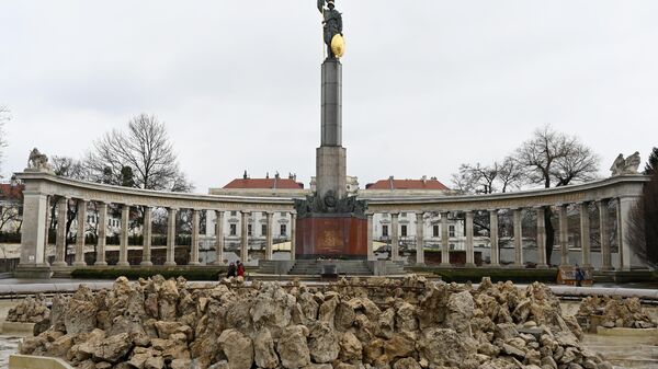 Le monument aux soldats soviétiques morts pendant la libération de l'Autriche du fascisme, lors de la Seconde guerre mondiale, à Vienne, en Autriche - Sputnik Afrique