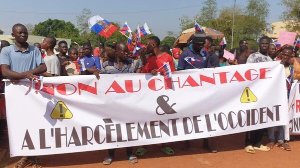 Manifestation à Bangui contre l'ingérence occidentale et pour la coopération avec la Russie, 3 mars 2022 - Sputnik Afrique