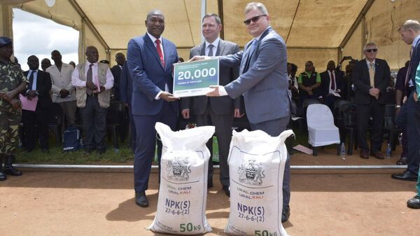 Uralchem-Uralkali remet officiellement une cargaison humanitaire d'engrais au Malawi - Sputnik Afrique