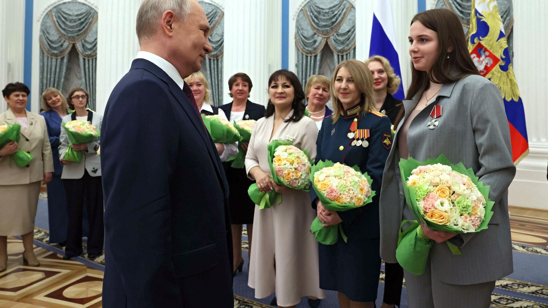 Vladimir Poutine félicite les femmes - Sputnik Afrique, 1920, 08.03.2023