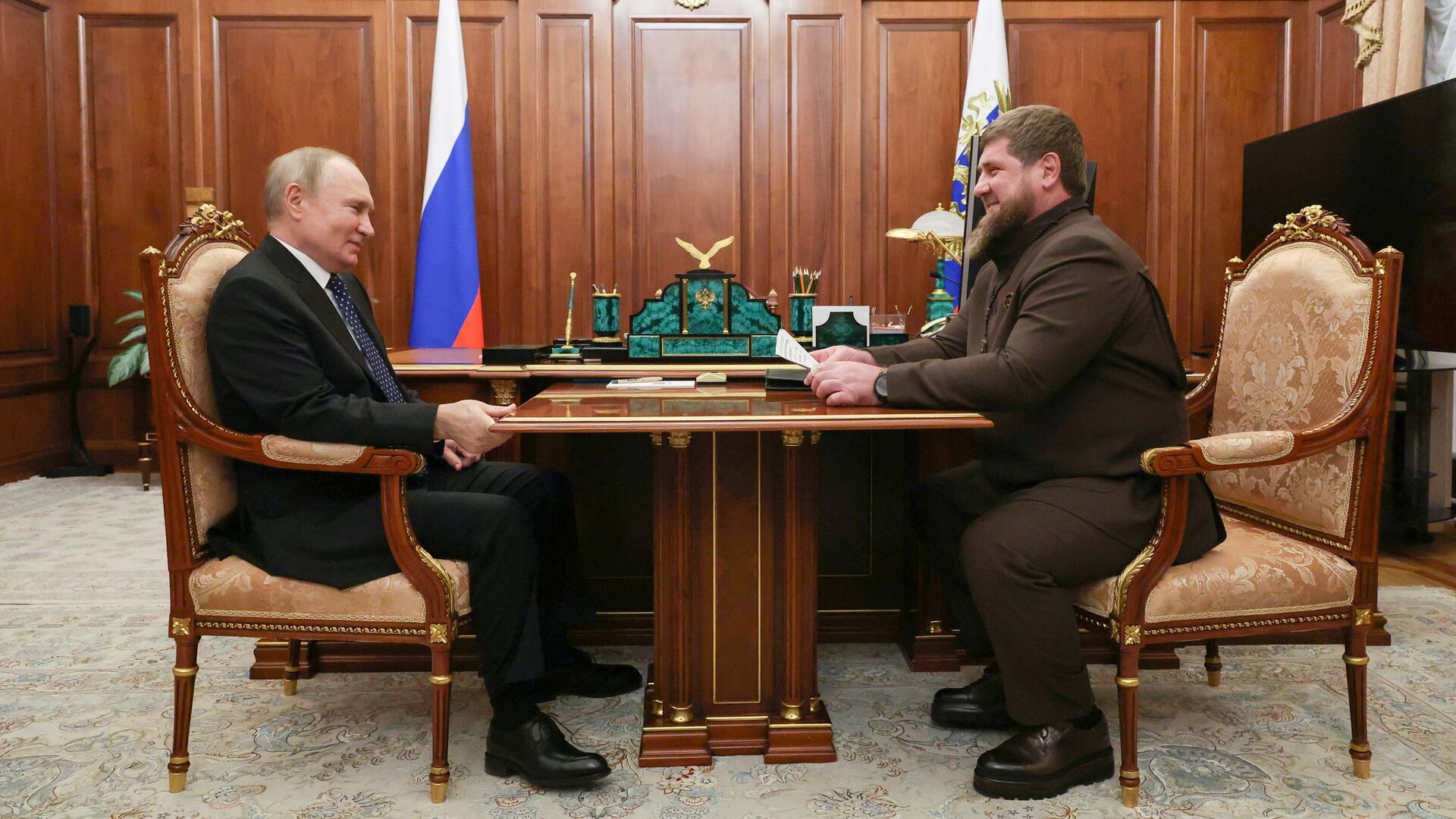 Vladimir Poutine rencontre le chef de la Tchétchénie Ramzan Kadyrov à Moscou, le 13 mars 2023 - Sputnik Afrique, 1920, 13.03.2023