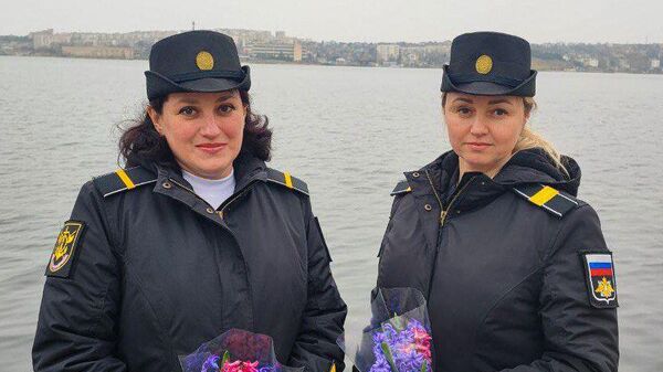 Deux femmes militaires de la Flotte russe de la Mer Noire qui ont déjoué le 22 mars 2023 une attaque de drones ukrainiens en Crimée - Sputnik Afrique