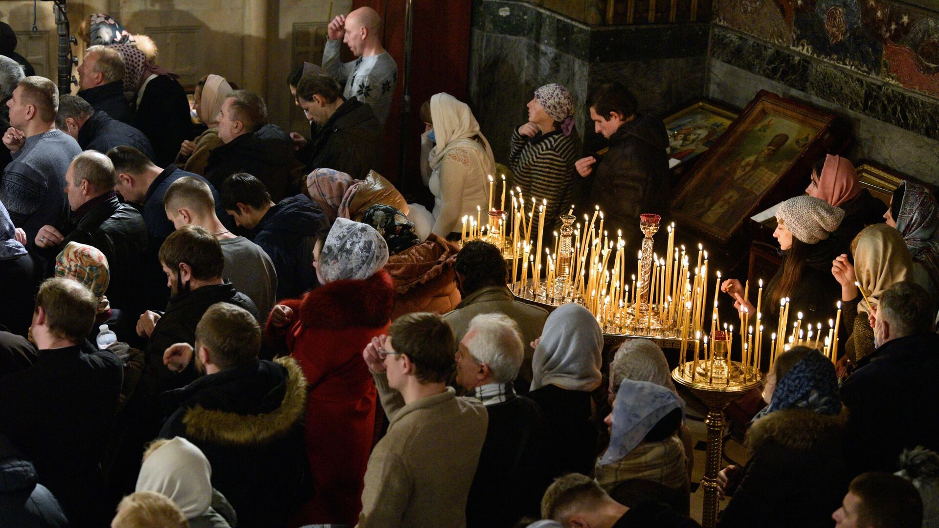 Une messe de Noël dans la laure des Grottes à Kiev, le 6 janvier 2021 - Sputnik Afrique, 1920, 04.04.2023