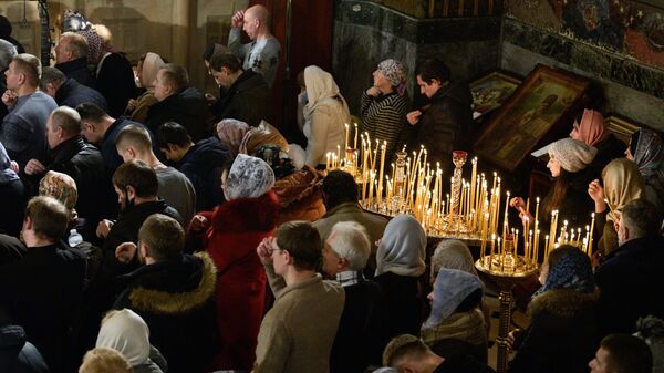 Une messe de Noël dans la laure des Grottes à Kiev, le 6 janvier 2021 - Sputnik Afrique