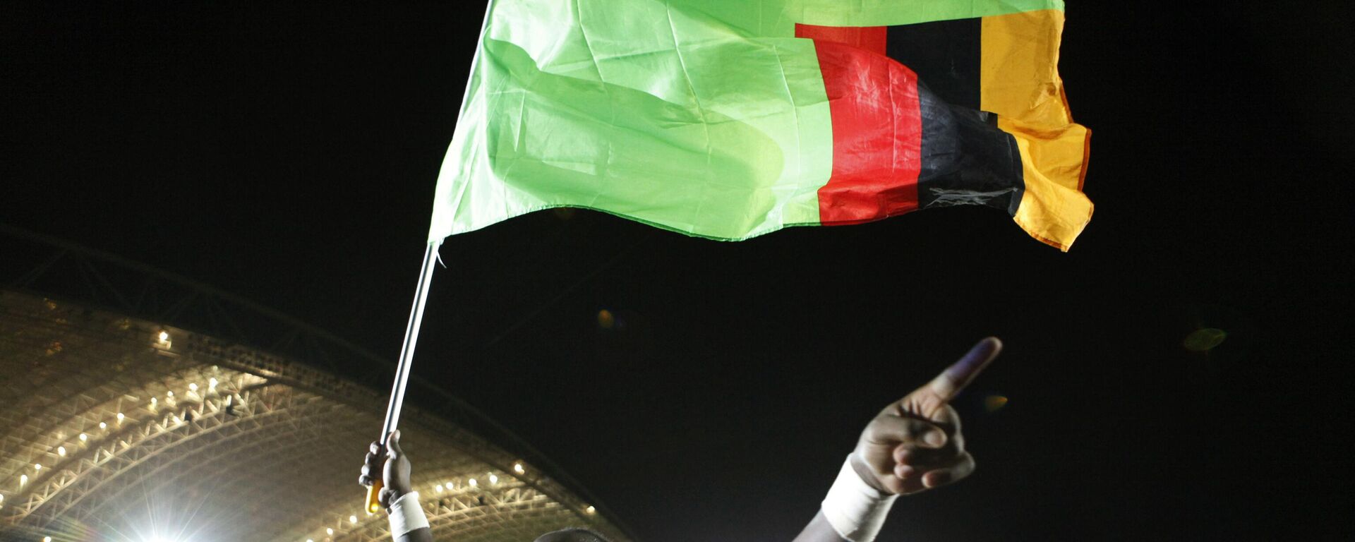 Zambia's goalkeeper Kennedy Mweene carries a Zambia flag as he celebrates his team winning the African Cup of Nations, after beating Ivory Coast in the tournament final soccer match at Stade de l'Amitie in Libreville, Gabon Sunday, Feb. 12, 2012. - Sputnik Africa, 1920, 12.03.2023